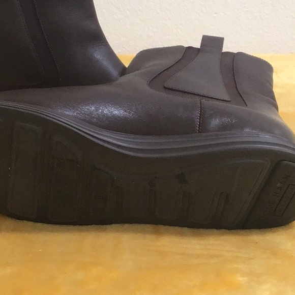 EUC COLE HAAN Brown Leather Lightweight Booties Slip On Low Heel 5” Shaft Height - Picture 11 of 11